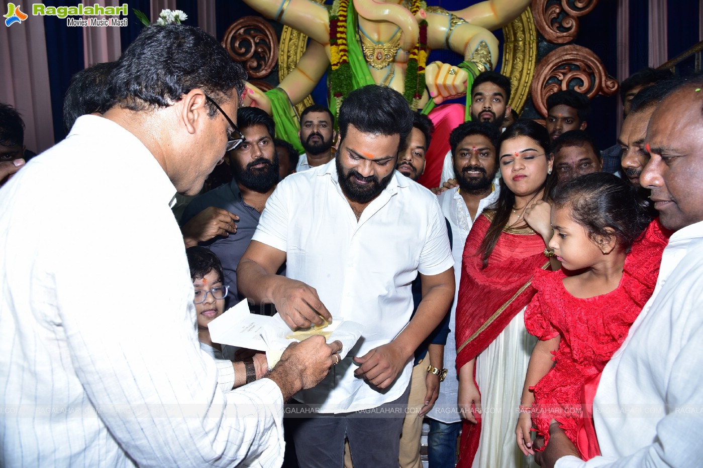 Manchu Manoj With His Fiancee Bhuma Mounika Reddy Visits Ganesh Mandapam at TRT Colony