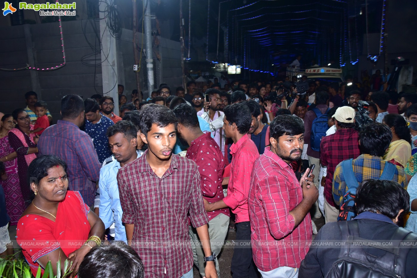 Manchu Manoj With His Fiancee Bhuma Mounika Reddy Visits Ganesh Mandapam at TRT Colony