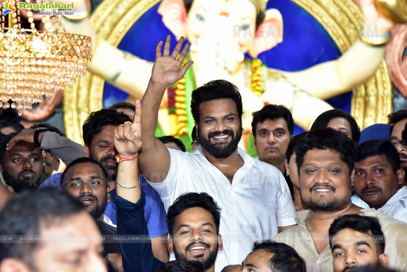 Manchu Manoj With His Fiancee Bhuma Mounika Reddy Visits Ganesh Mandapam at TRT Colony