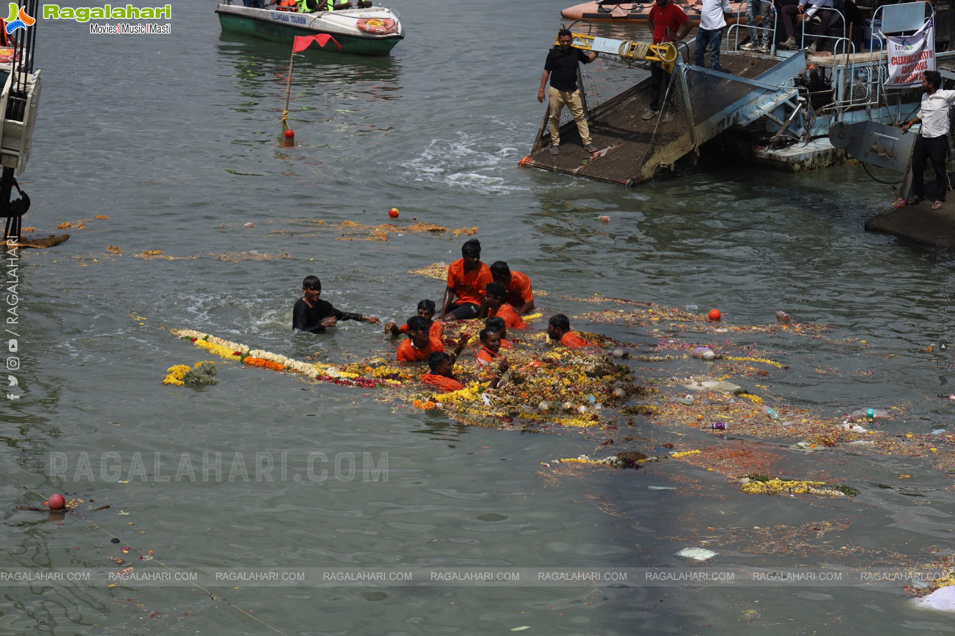 Khairatabad Ganesh Nimajjanam 2025 at Tank Bund in Hyderabad	