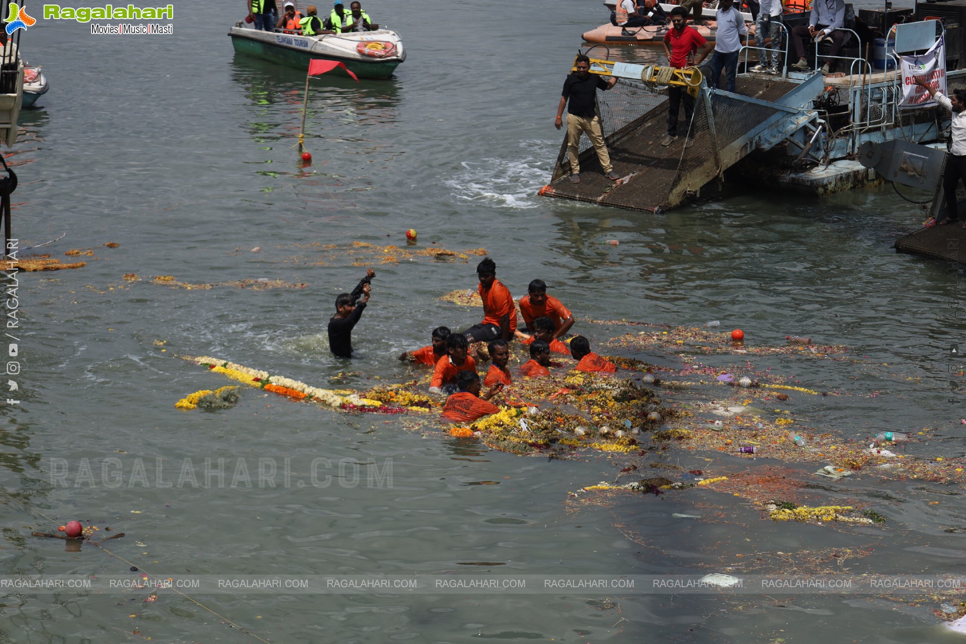 Khairatabad Ganesh Nimajjanam 2025 at Tank Bund in Hyderabad	
