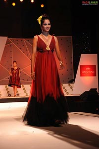 Vaishnavi Jewellers Fashion Show at Novotel