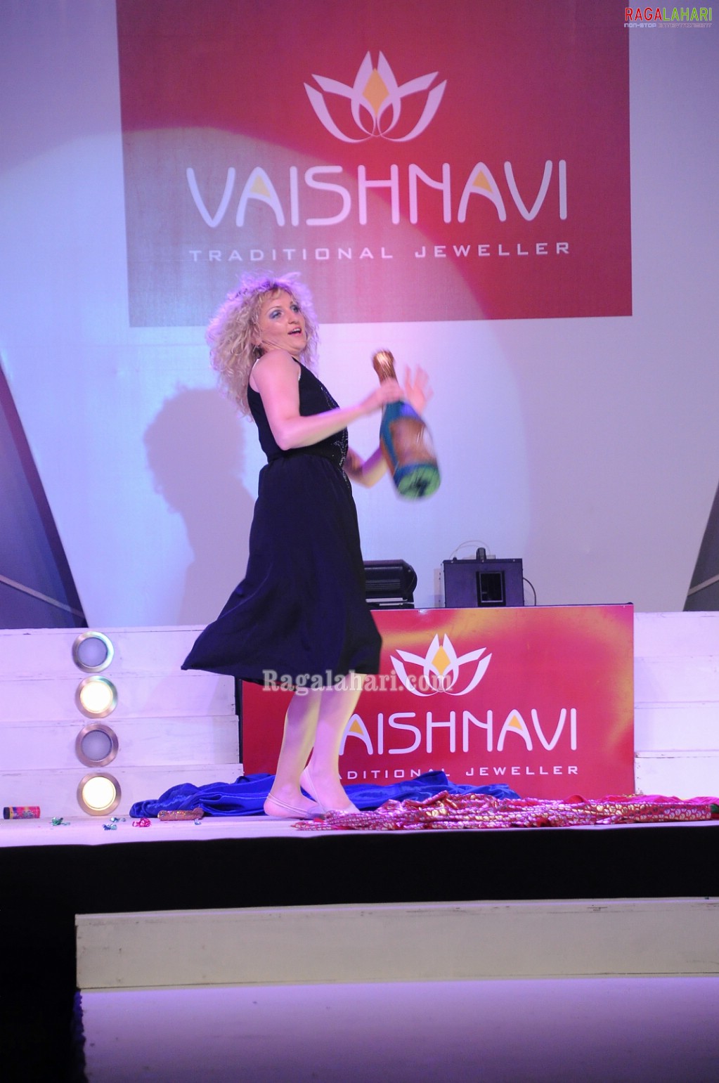 Vaishnavi Jewellers Fashion Show (Hi-Res)