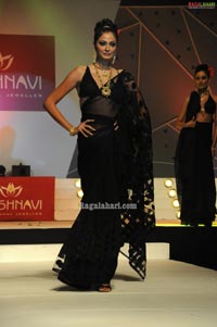 Vaishnavi Jewellers Fashion Show at Novotel