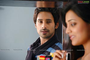 Varun Sandesh, Nisha Agarwal