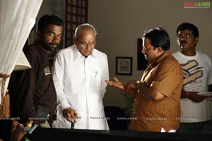 Manchivaadu Working Stills