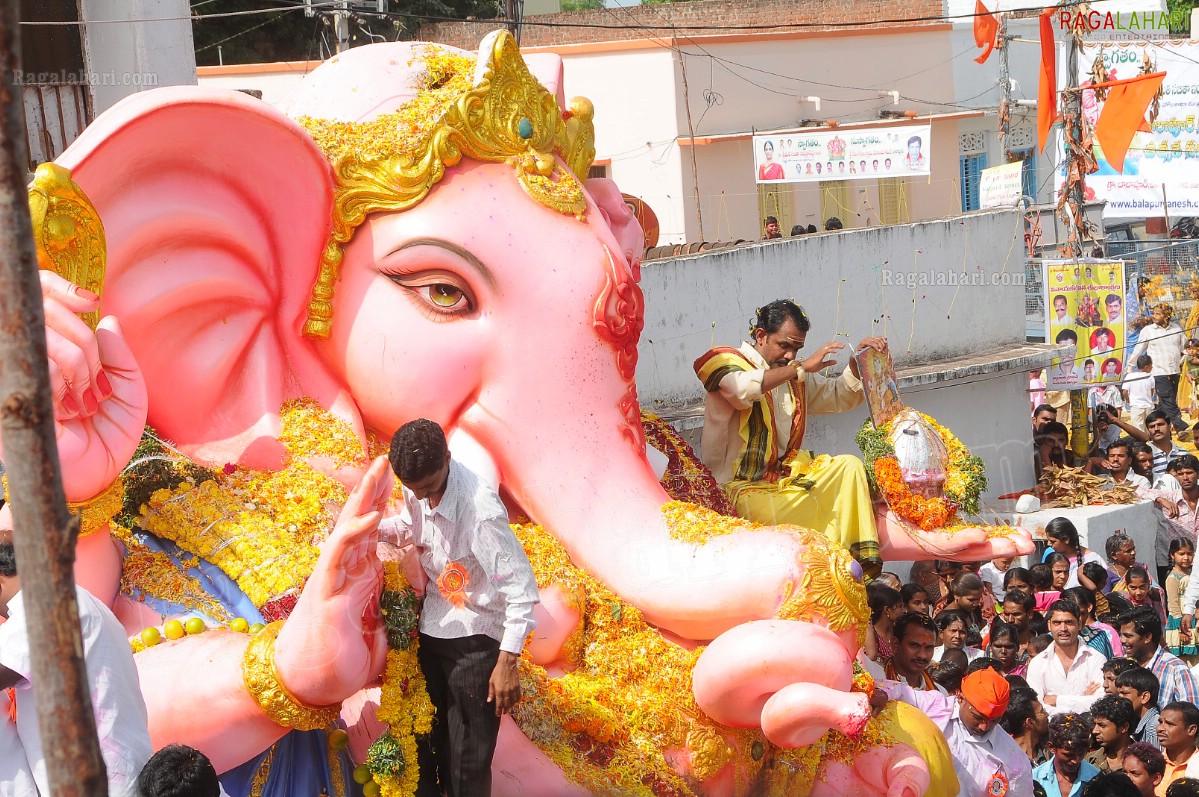 Balapur Ganesh Laddu Auction and Ganesh Nimajjanam 2011