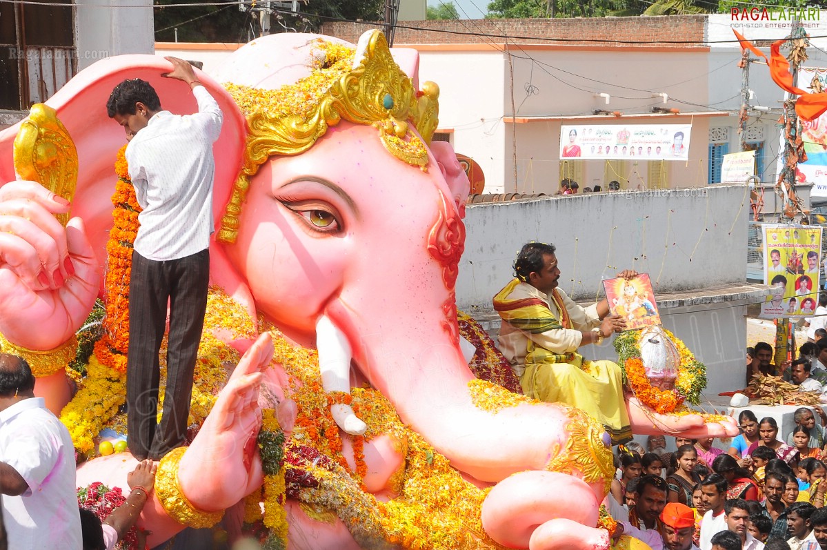 Balapur Ganesh Laddu Auction and Ganesh Nimajjanam 2011