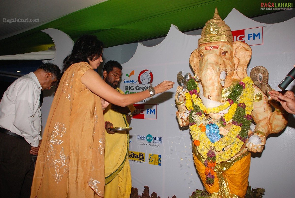 Lakshmi Manchu Performs Special Puja at Big Green Ganesha