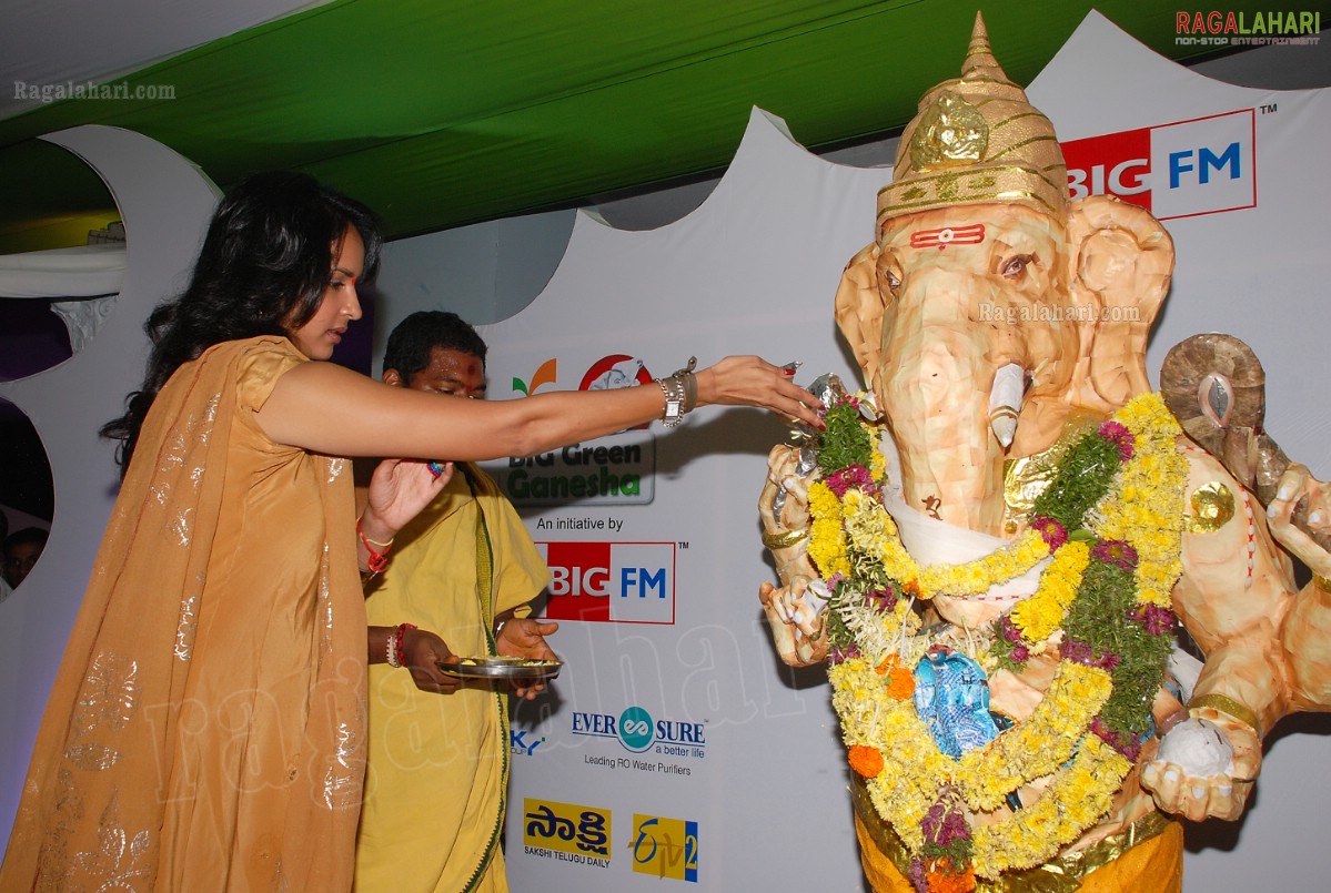 Lakshmi Manchu Performs Special Puja at Big Green Ganesha