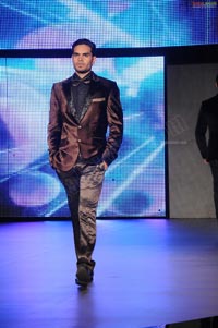 Malaika Arora Khan, Genelia and Dia Mirza's Ramp Walk at Blenders Pride Fashion Tour 2011