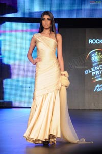 Malaika Arora Khan, Genelia and Dia Mirza's Ramp Walk at Blenders Pride Fashion Tour 2011