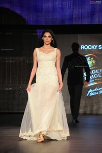 Malaika Arora Khan, Genelia and Dia Mirza's Ramp Walk at Blenders Pride Fashion Tour 2011