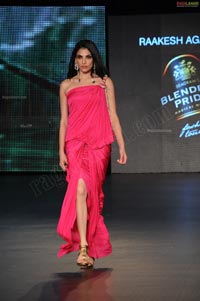 Malaika Arora Khan, Genelia and Dia Mirza's Ramp Walk at Blenders Pride Fashion Tour 2011