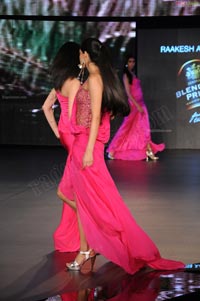 Malaika Arora Khan, Genelia and Dia Mirza's Ramp Walk at Blenders Pride Fashion Tour 2011