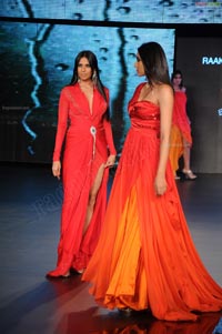 Malaika Arora Khan, Genelia and Dia Mirza's Ramp Walk at Blenders Pride Fashion Tour 2011