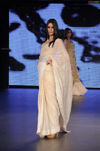 Malaika Arora Khan, Genelia and Dia Mirza's Ramp Walk at Blenders Pride Fashion Tour 2011