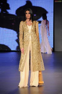 Malaika Arora Khan, Genelia and Dia Mirza's Ramp Walk at Blenders Pride Fashion Tour 2011