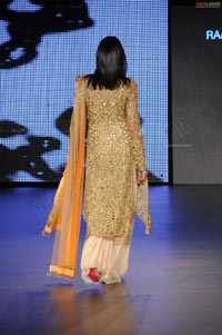 Malaika Arora Khan, Genelia and Dia Mirza's Ramp Walk at Blenders Pride Fashion Tour 2011