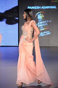 Malaika Arora Khan, Genelia and Dia Mirza's Ramp Walk at Blenders Pride Fashion Tour 2011