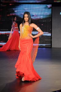 Malaika Arora Khan, Genelia and Dia Mirza's Ramp Walk at Blenders Pride Fashion Tour 2011