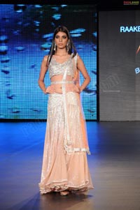 Malaika Arora Khan, Genelia and Dia Mirza's Ramp Walk at Blenders Pride Fashion Tour 2011