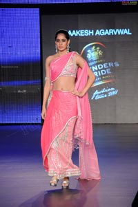 Malaika Arora Khan, Genelia and Dia Mirza's Ramp Walk at Blenders Pride Fashion Tour 2011