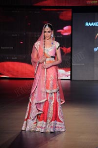 Malaika Arora Khan, Genelia and Dia Mirza's Ramp Walk at Blenders Pride Fashion Tour 2011