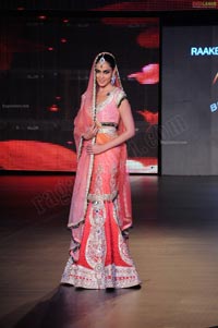 Malaika Arora Khan, Genelia and Dia Mirza's Ramp Walk at Blenders Pride Fashion Tour 2011