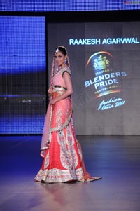 Malaika Arora Khan, Genelia and Dia Mirza's Ramp Walk at Blenders Pride Fashion Tour 2011