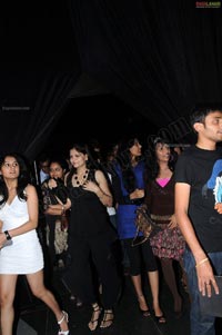 Malaika Arora Khan, Genelia and Dia Mirza's Ramp Walk at Blenders Pride Fashion Tour 2011