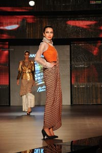 Malaika Arora Khan, Genelia and Dia Mirza's Ramp Walk at Blenders Pride Fashion Tour 2011