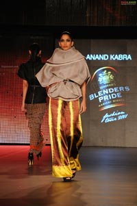 Malaika Arora Khan, Genelia and Dia Mirza's Ramp Walk at Blenders Pride Fashion Tour 2011