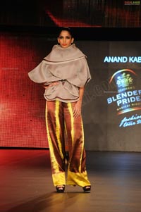 Malaika Arora Khan, Genelia and Dia Mirza's Ramp Walk at Blenders Pride Fashion Tour 2011