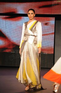 Malaika Arora Khan, Genelia and Dia Mirza's Ramp Walk at Blenders Pride Fashion Tour 2011