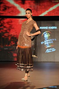 Malaika Arora Khan, Genelia and Dia Mirza's Ramp Walk at Blenders Pride Fashion Tour 2011