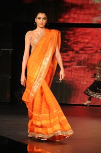 Malaika Arora Khan, Genelia and Dia Mirza's Ramp Walk at Blenders Pride Fashion Tour 2011