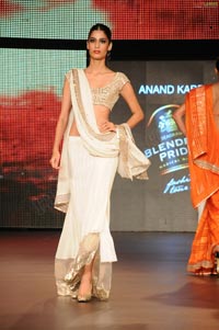 Malaika Arora Khan, Genelia and Dia Mirza's Ramp Walk at Blenders Pride Fashion Tour 2011