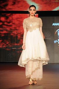 Malaika Arora Khan, Genelia and Dia Mirza's Ramp Walk at Blenders Pride Fashion Tour 2011