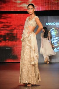 Malaika Arora Khan, Genelia and Dia Mirza's Ramp Walk at Blenders Pride Fashion Tour 2011