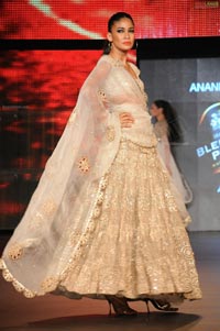 Malaika Arora Khan, Genelia and Dia Mirza's Ramp Walk at Blenders Pride Fashion Tour 2011