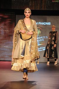 Malaika Arora Khan, Genelia and Dia Mirza's Ramp Walk at Blenders Pride Fashion Tour 2011