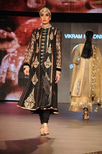 Malaika Arora Khan, Genelia and Dia Mirza's Ramp Walk at Blenders Pride Fashion Tour 2011