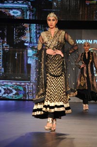 Malaika Arora Khan, Genelia and Dia Mirza's Ramp Walk at Blenders Pride Fashion Tour 2011