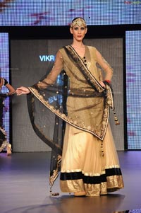 Malaika Arora Khan, Genelia and Dia Mirza's Ramp Walk at Blenders Pride Fashion Tour 2011