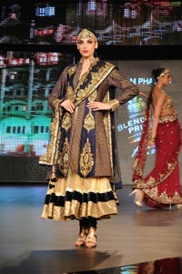 Malaika Arora Khan, Genelia and Dia Mirza's Ramp Walk at Blenders Pride Fashion Tour 2011