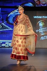 Malaika Arora Khan, Genelia and Dia Mirza's Ramp Walk at Blenders Pride Fashion Tour 2011