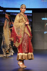 Malaika Arora Khan, Genelia and Dia Mirza's Ramp Walk at Blenders Pride Fashion Tour 2011