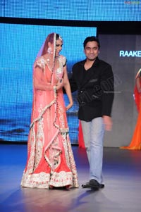 Malaika Arora Khan, Genelia and Dia Mirza's Ramp Walk at Blenders Pride Fashion Tour 2011