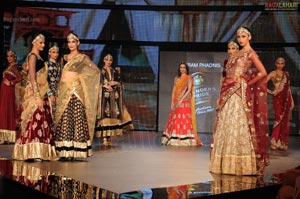 Malaika Arora Khan, Genelia and Dia Mirza's Ramp Walk at Blenders Pride Fashion Tour 2011